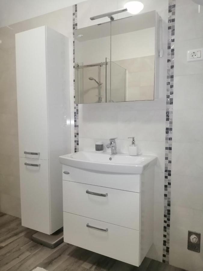 Apartment Vera, 80 M From The Sea Novigrad Istria Esterno foto